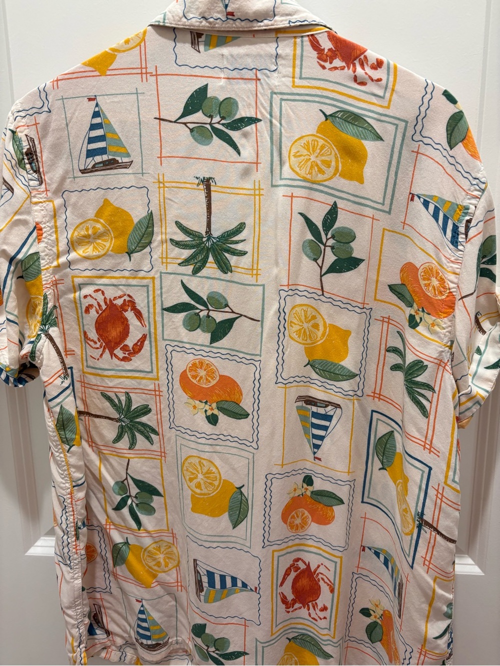Old Navy Coastal Fruit & Nautical Print Button-Up Shirt / Men’s Medium - Picture 5 of 7